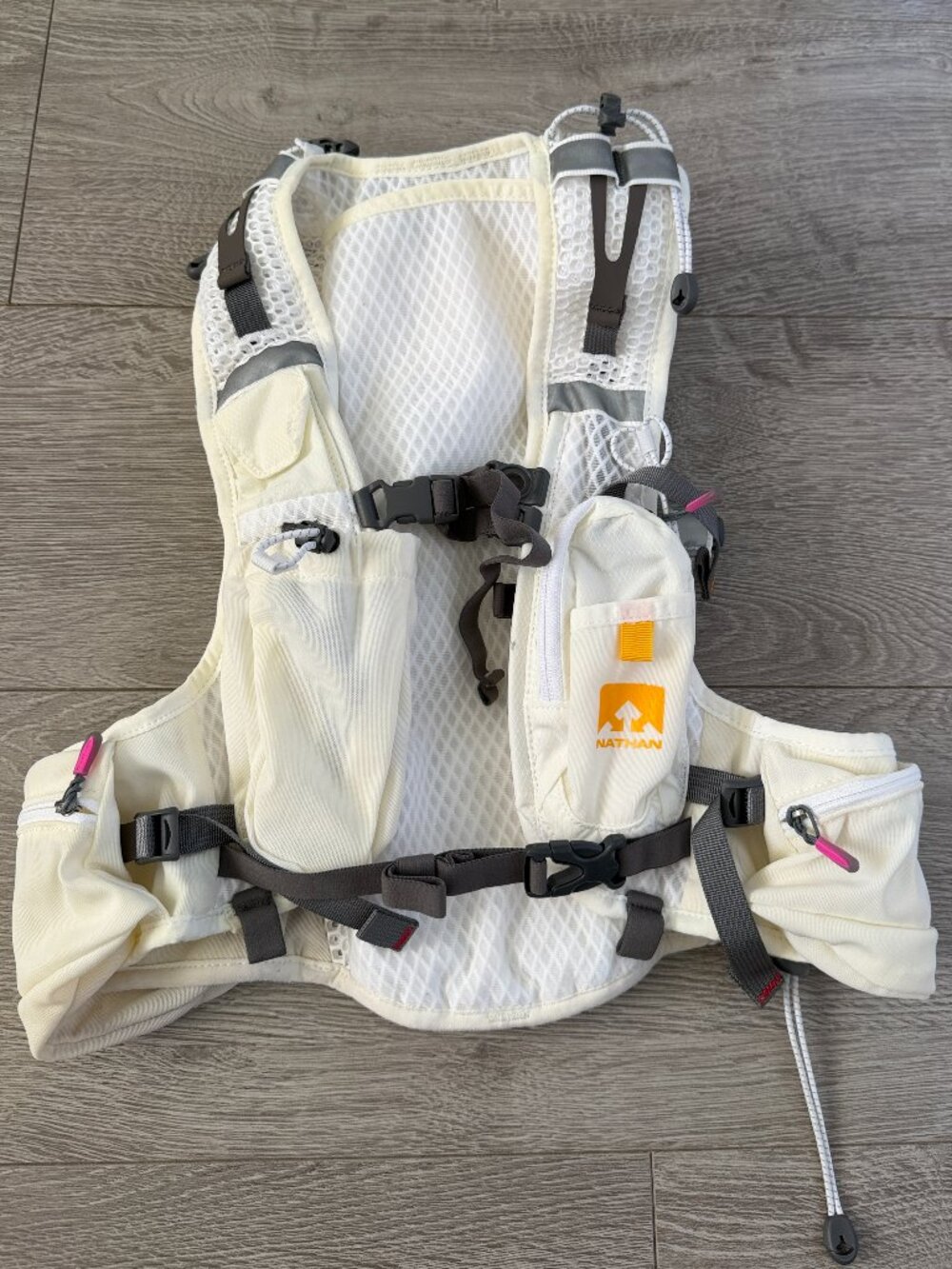Nathan VaporShape Hydration Vest Hydration Race Vest White Orange Running Trail